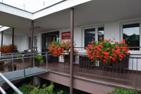 Гостиница Hotel Poświętne  Гмина Плоньск